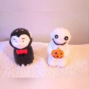 Halloween salt & pepper shakers Dracula Mummy